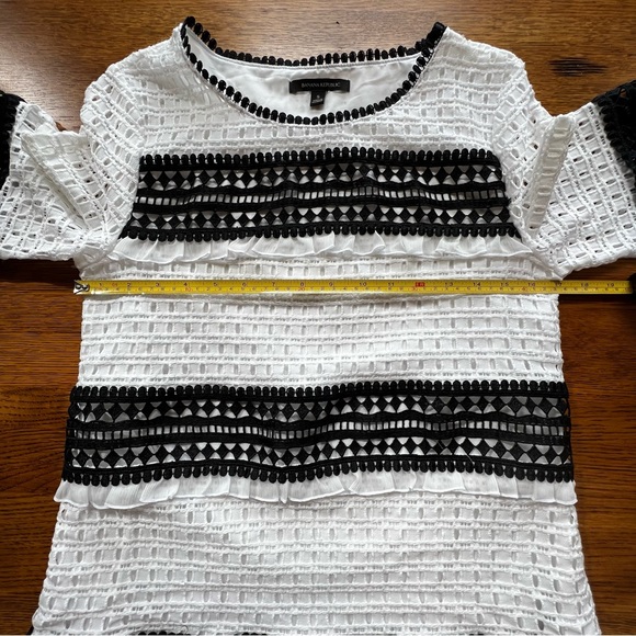 ⭐️ Banana Republic Eyelet Blouse Top Size SMALL - Picture 9 of 14